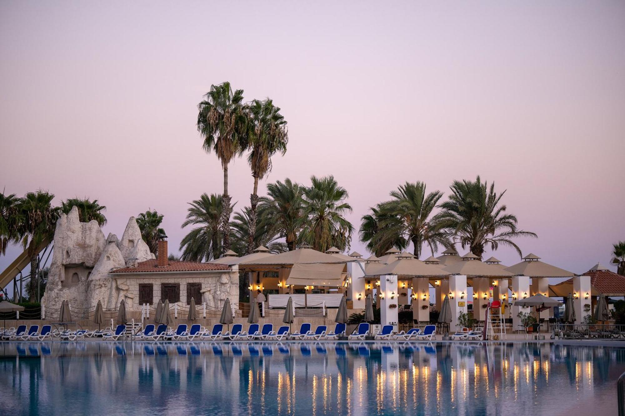 Adora Hotel & Resort เบเลก ภายนอก รูปภาพ
